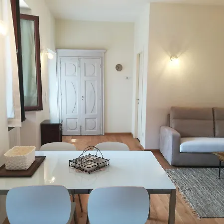 Raviola E Tajarin Apartment *